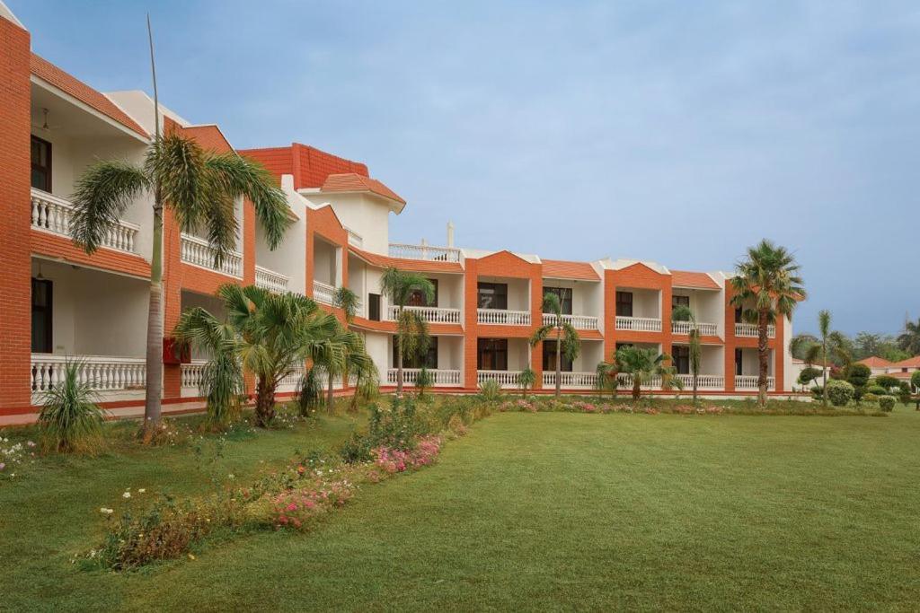 Naturoville Wellness Resort Rishikesh - Surrounded By Nature, Rooted In Wellness Doiwāla エクステリア 写真